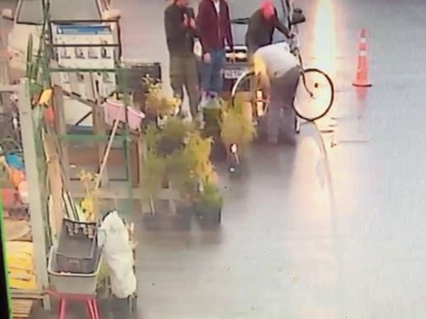 يقتل حلاقه بسبب تصفيفة شعر كلاسيكية .. فيديو