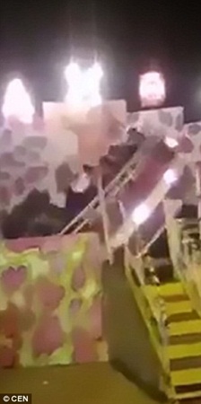 انهيار لعبة في مدينة ملاهي وإصابة 13 شخصًا .. فيديو