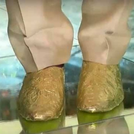 بالفيديو: عريس باكستاني يرتدي الذهب من رأسه حتى أخمص قدميه يوم زفافه!