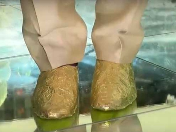 بالفيديو: عريس باكستاني يرتدي الذهب من رأسه حتى أخمص قدميه يوم زفافه!