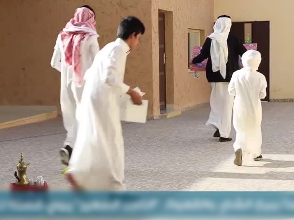 التاجر الصغير يطلب دعم رواد المنتزه .. فيديو