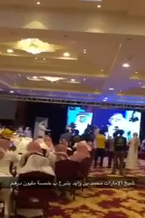 قبض عليه بعد تبرعه بخمسة ملايين درهم إماراتي .. فيديو
