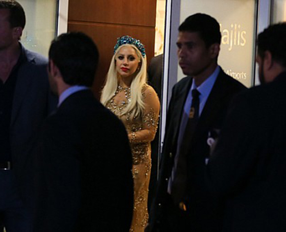 "Lady Gaga"  تصل الى دبي وحفل كبير مساء اليوم