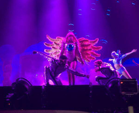"Lady Gaga" تفتتح جولتها العالمية من دبي  