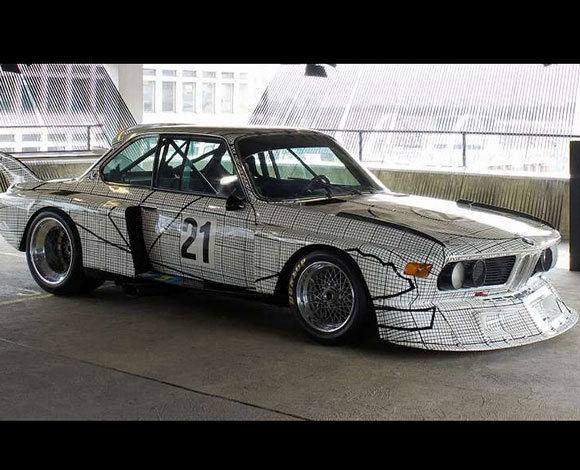 BMW تجمع سياراتها مع الفن... بالصور