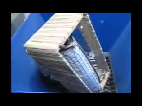 شاهد ماكينة مرعبة تفرم كل ما يقف في طريقها