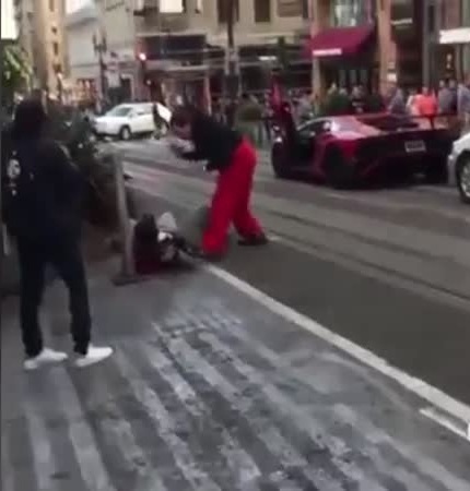 يقفز فوق لامبورغيني يوفر هاربًا .. شاهد السبب بالفيديو