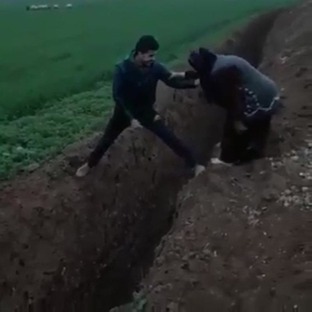 شهامة شاب تتحول إلى كارثة .. فيديو