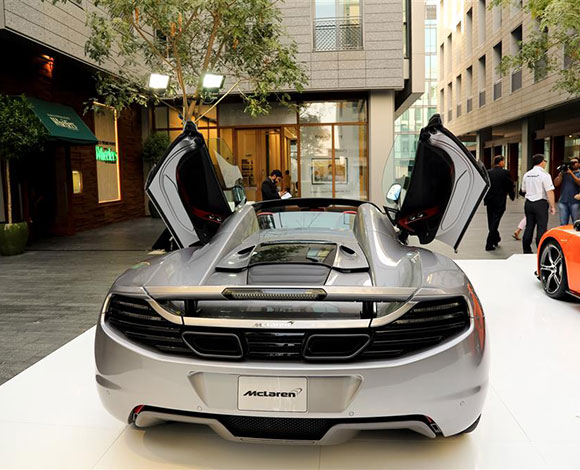 Motor Village يجمع السيارات الفارهة في دبي