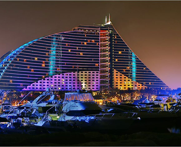 Jumeirah Beach Hotel ... فندق فخم لإقامة مميزة