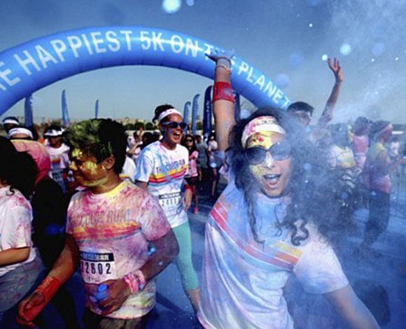 "سباق الألوان Color Run" في دبي بالصور