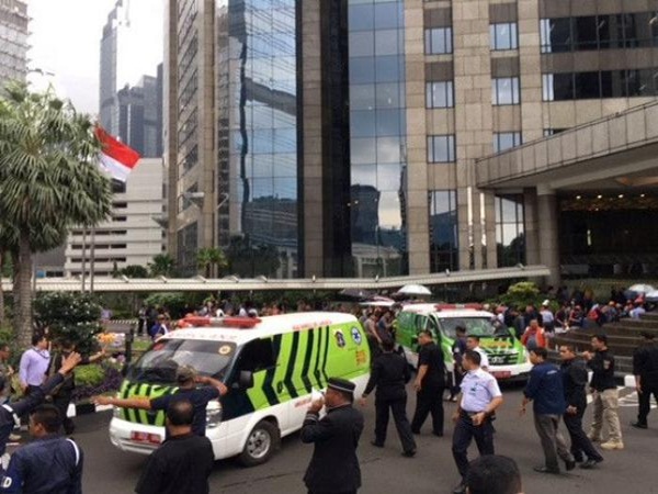 بالفيديو .. شاهد لحظة انهيار شرفة في البورصة