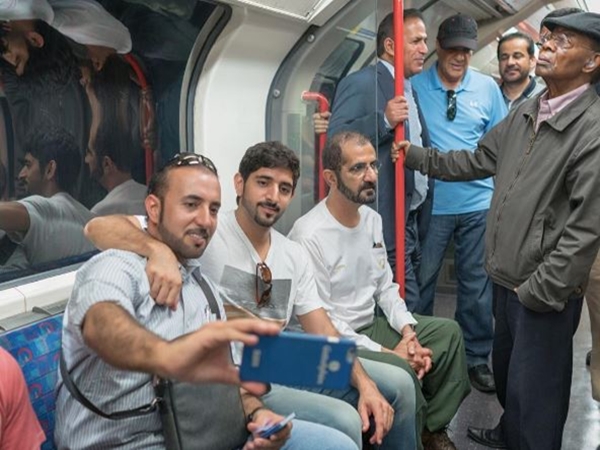 الشيخ محمد بن راشد يفاجئنا مجددًا بتواضعه وحكمته .. صور