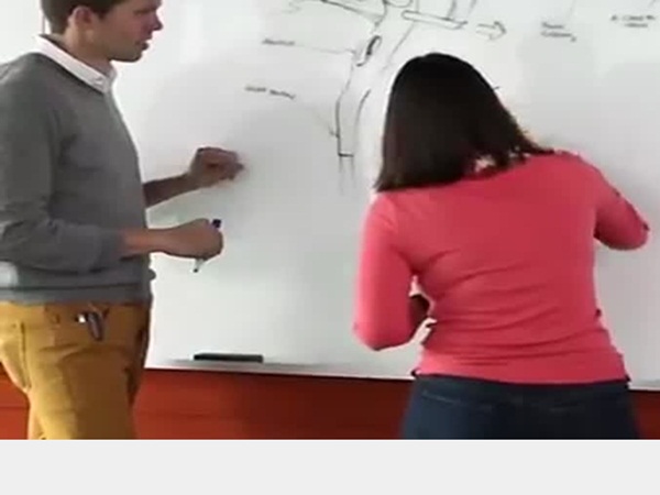 فيديو .. تعرف على شكل العكّاز الجديد الذي يناسب العصر الحالي