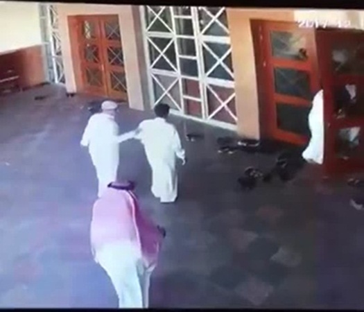 حيلة جديدة للسرقة عند الجوامع .. فيديو