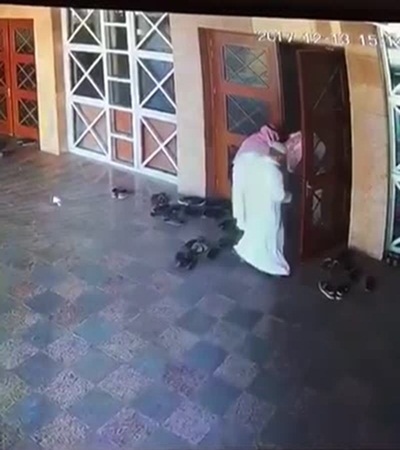 حيلة جديدة للسرقة عند الجوامع .. فيديو
