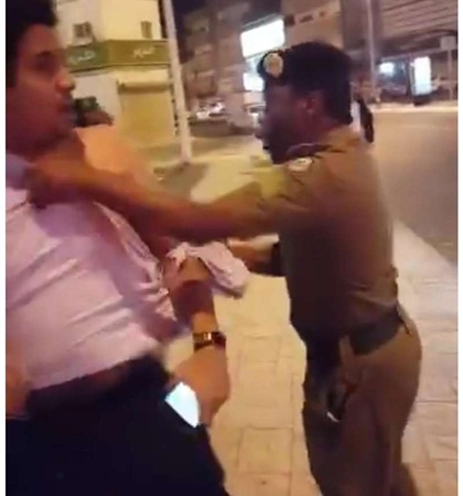 الحقيقة وراء المشادة وتقطيع الملابس بين رجل مرور في السعودية ومواطن