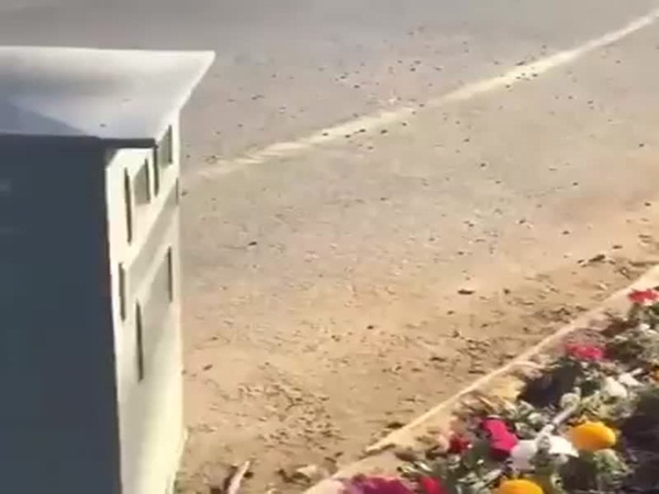 شاهد مواطن سعودي وهو يتوسل إلى نظام ساهر