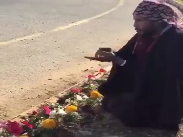 شاهد مواطن سعودي وهو يتوسل إلى نظام ساهر
