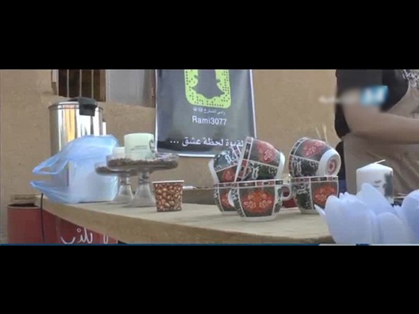 لم يكتف بوظيفته ذات الراتب العال وافتتح مشروع القهوة .. فيديو