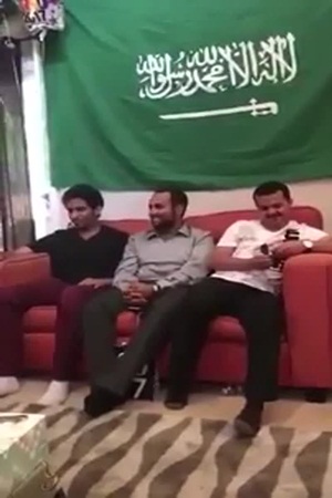 بالفيديو .. شاهد فرحة مبتعثين برسائل ذويهم