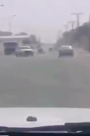 انقلاب سيارة مطلوب للعدالة بعد مطاردة الشرطة له