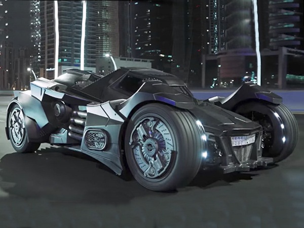 بالفيديو .. سيارة باتمان في شوارع دبي