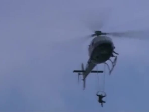 بالفيديو .. تقوم بحركات لا يمكن تصديقها والقوة في أسنانها