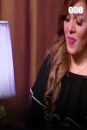 بالفيديو .. إعلامية مصرية تتناول الهيروين على الهواء مباشرة