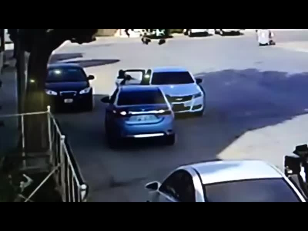 حاولوا إخافته وسرقته لكنهم فوجئوا بشجاعته