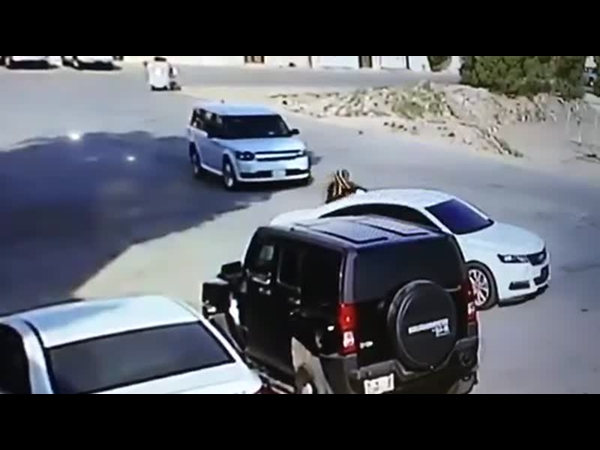 حاولوا إخافته وسرقته لكنهم فوجئوا بشجاعته