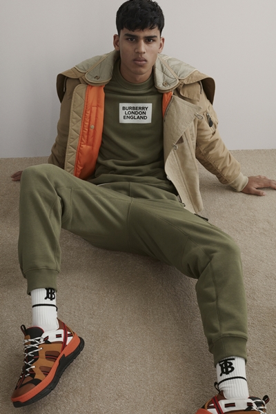 بعد نجاح مجموعته الأولى... Riccardo Tisci يكشف عن مجموعة Burberry لخريف وشتاء 2019