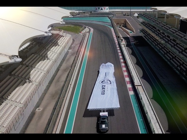 بالتعاون مع ’شرطة أبوظبي‘: ’جي إم سي‘ تسجّل رقماً قياسياً عالمياً جديداً في غينيس للأرقام القياسية