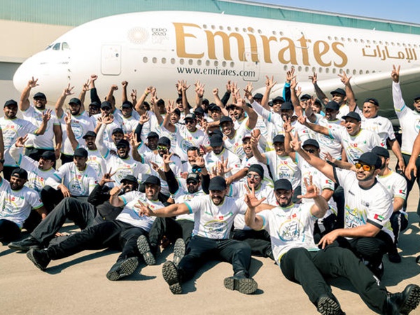 شرطة دبي تسحب طائرة آيرباص A380-800" ... " وتكسر الرقم القياسي