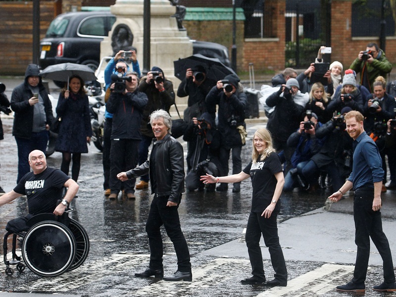 الأمير هاري يسجل دويتو غنائي مع نجم الروك بون جوفي