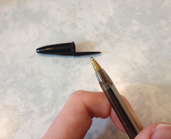 "الثقب الصغير" في غطاء قلم الحبر الناشف ... ما هو سرّه؟