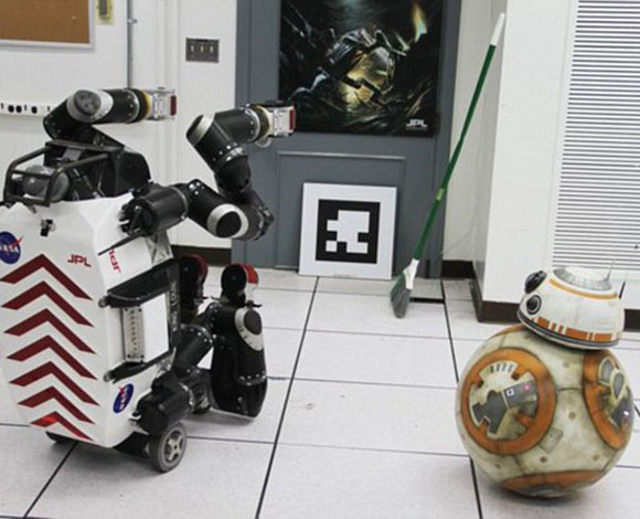 زيارة خاصة من روبوت BB-8 لمختبر الدفع النفاث في وكالة ناسا