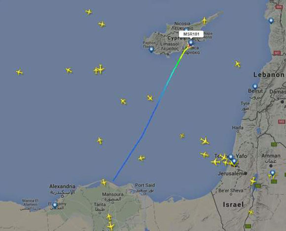 اختطاف طائرة ركاب مصرية .. والطائرة تهبط في قبرص