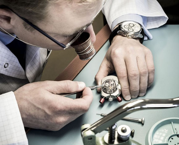 تعرف الى ساعة Alpiner 4 AL-760 chronograph من ألبينا