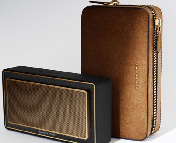 مكبر صوت Bluetooth بلمسة من Burberry