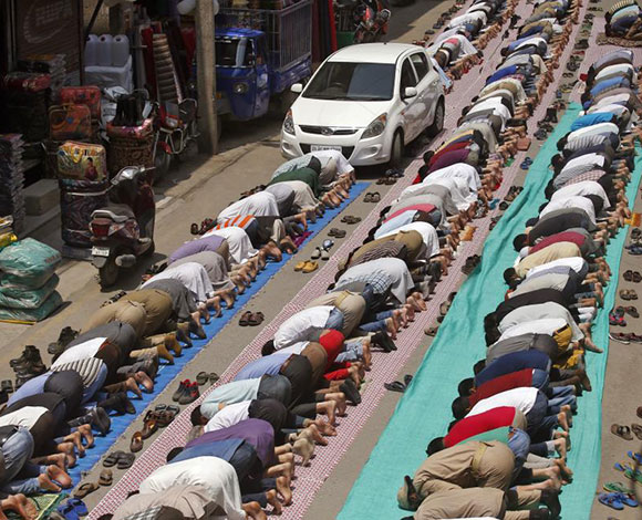 بالصور: مهما اختلفت أعراقهم المسلمون يحتفلون برمضان