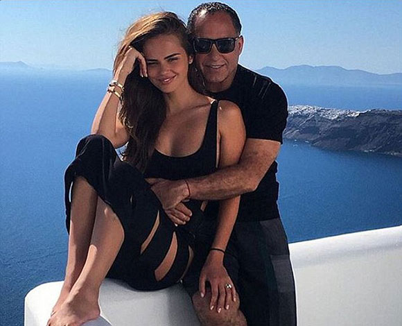 الحبيبة السابقة لجاستين بيبر تتزوج من غني مصري يتجاوز عمره الـ60 سنة