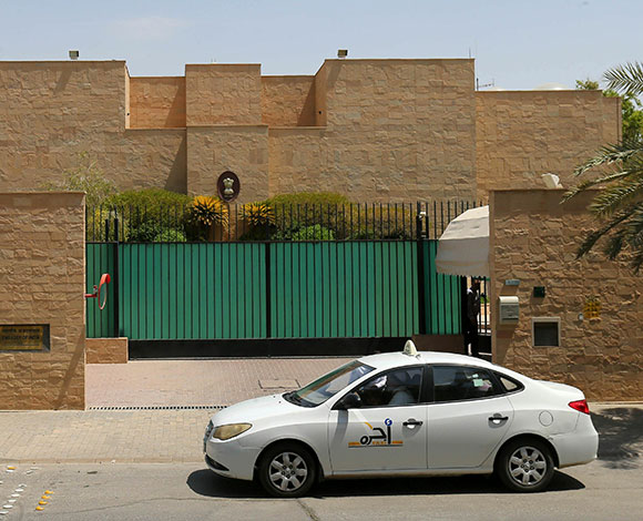 بليونير في دبي يوظف 3،000 عامل عاطل عن العمل في السعودية