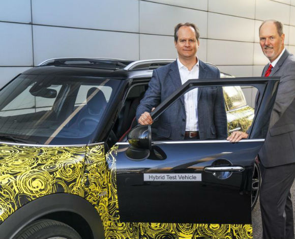 لأول مرّة مقبس وقود في سيارات أل Mini Cooper الهجينة