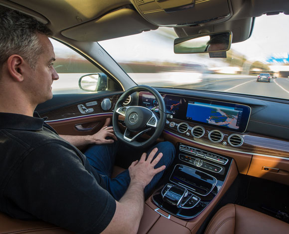 مرسيدس-بنز الفئة-E تُكمل أول تجربة شاملة للقيادة الآلية على الإطلاق من دبي إلى أبوظبي
