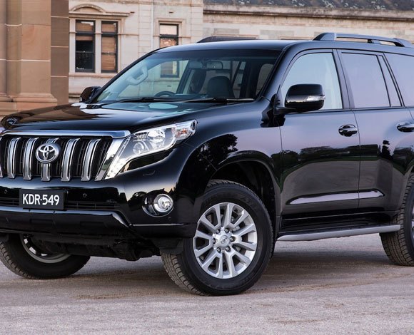 رجل صيني يشتري لنفسه سيارة SUV فاخرة جدًا مقابل أكياس ضخمة من العملات المعدنية!