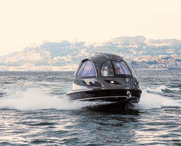 مركبة بحرية ايطالية جديدة تعطيكم تجربة من العمر!