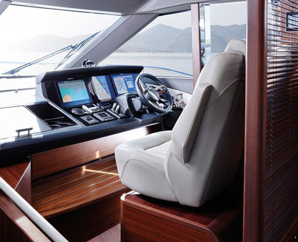 تفاصيل حول اليخت Princess 75 Motor