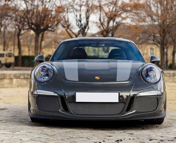 القوا نظرة على سيارة Porsche 911 R الخاصة بالأسطورة Steve McQueen!