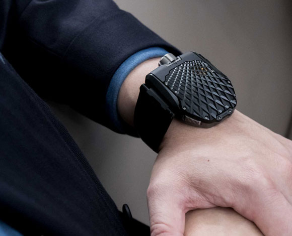 Urwerk تحتفي بمرور 20 عاما على إنشائها بإطلاق ساعة UR –T8